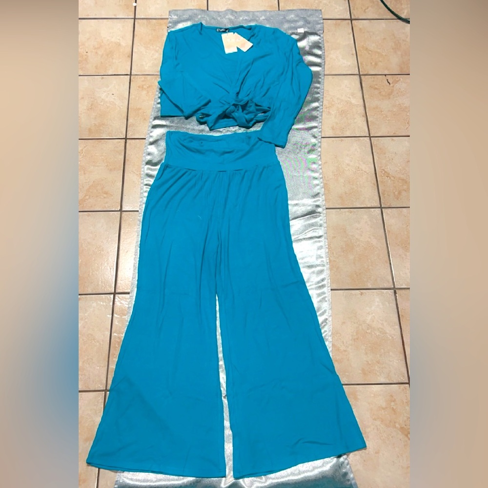 Beautiful Woman 2 piece set brand new